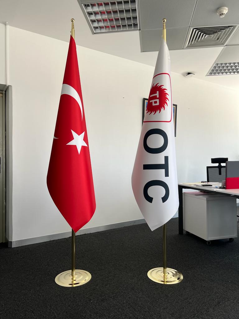logolu makam bayrakları